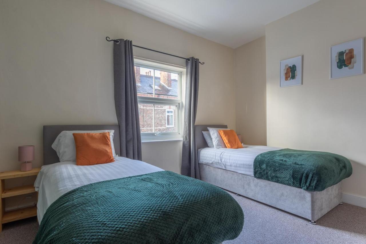 Milton Stays - Cosy 2 Bed House, 15 Min Walk To York City Center, For Up To 6 - With Period Features, Fireplace, Superfast Wi-Fi, Private Garden, Free On Street Parking Экстерьер фото