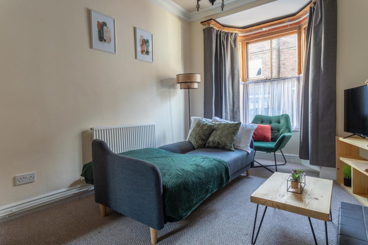 Milton Stays - Cosy 2 Bed House, 15 Min Walk To York City Center, For Up To 6 - With Period Features, Fireplace, Superfast Wi-Fi, Private Garden, Free On Street Parking Экстерьер фото