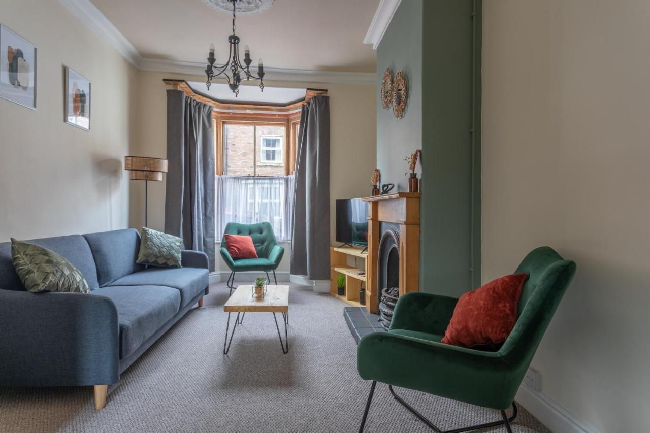 Milton Stays - Cosy 2 Bed House, 15 Min Walk To York City Center, For Up To 6 - With Period Features, Fireplace, Superfast Wi-Fi, Private Garden, Free On Street Parking Экстерьер фото